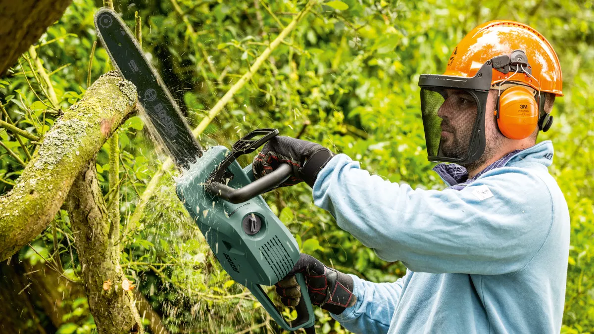 Tronçonneuse UniversalChain 35 Bosch + chaîne supplémentaire